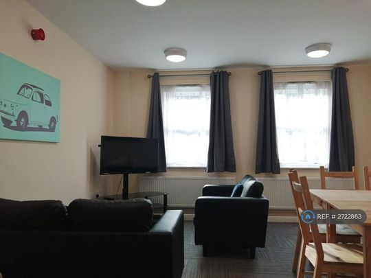 1 bedroom in a house share to rent - Photo 1