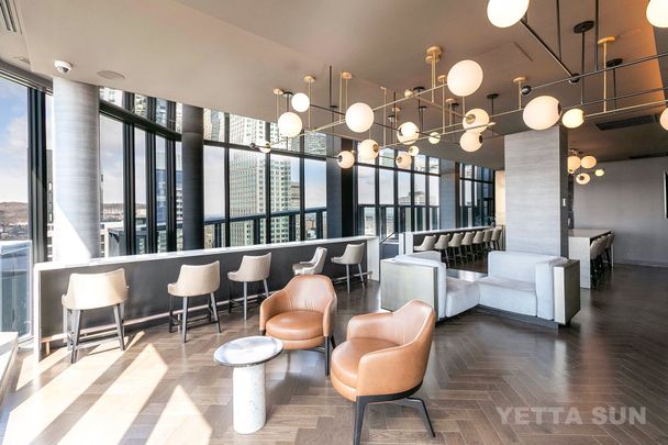Appartement - 1106-1288 Rue St-Antoine O. - Photo 1