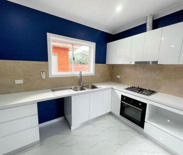 SPACIOUS GRANNY FLAT! - Photo 3