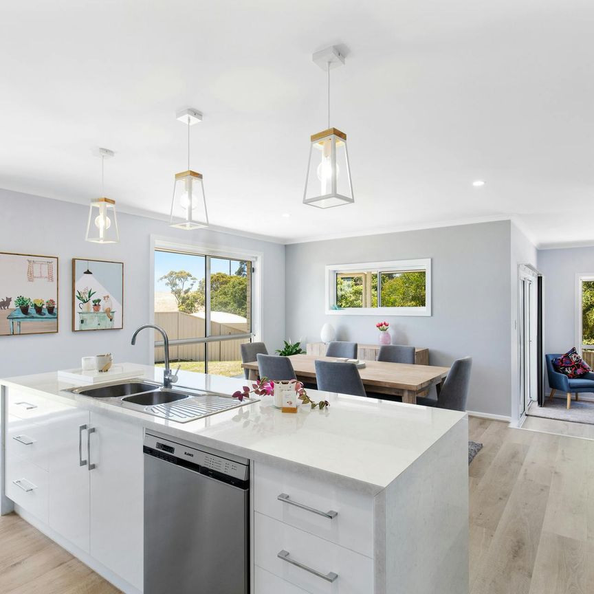 Stunning 3 Bedroom Home! - Photo 1