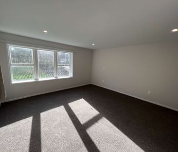 Three Bedroom Beauty - Photo 1