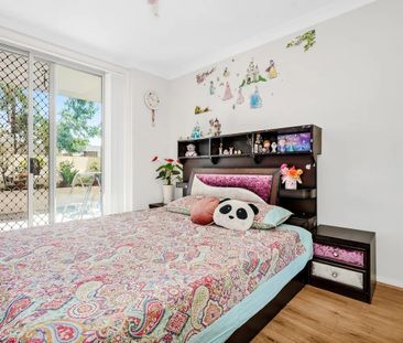 MASSIVE GROUND FLOOR 3BEDROOM PLUS STUDY PLUS 2 CAR - Photo 3