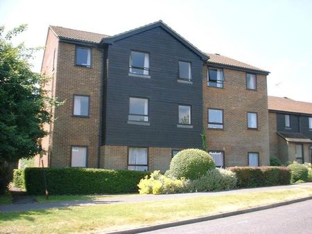 Kingfisher Drive, Guildford, Surrey, GU4 - Photo 3