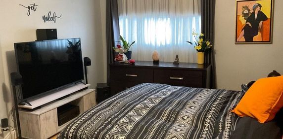 MÉTRO LAVAL 31/2 HAUT DE TRIPLEX ENTRÉE PRIVÉE LIBRE LE 1er AVRIL - Photo 2