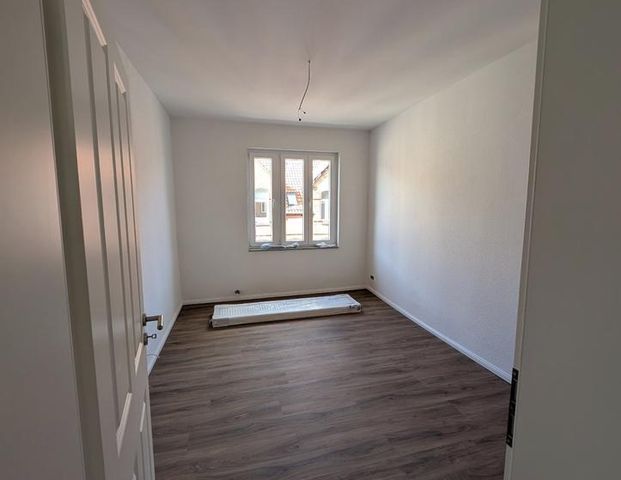 Hannover-Kleefeld: Kernsanierte 3-Zi.-Altbauwohnung, Top-Lage EBK - Foto 1