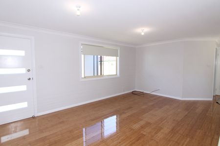 Charming 2-Bedroom Granny Flat in Wallsend - Photo 3