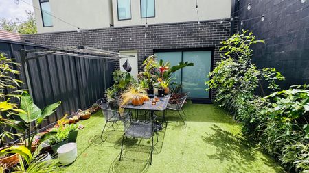 Kensington - Photo 2