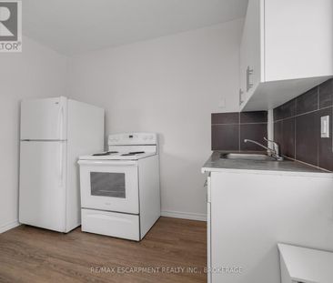 UPPER - 7 MAITLAND STREET, Thorold, Ontario, L2V3A4 - Photo 1