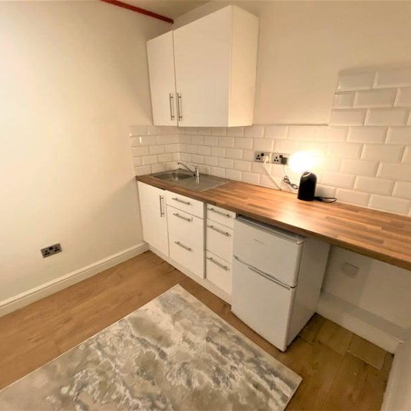 Studio to rent - Photo 1