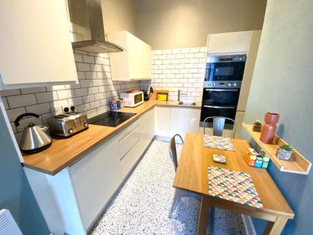 3 bedroom flat to rent - Photo 4