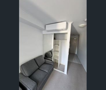 Unfurnished 1B/1B Apartment in the Heart of Melbourne CBD - Photo 1