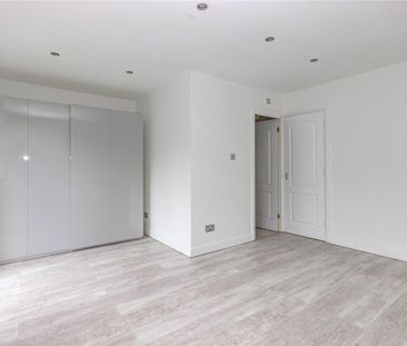 Avon Close, - Photo 6