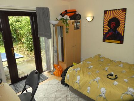 5 bedroom semi-detached house to rent - Photo 3