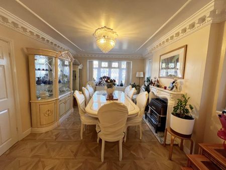 5 bedroom detached house to rent - Photo 4