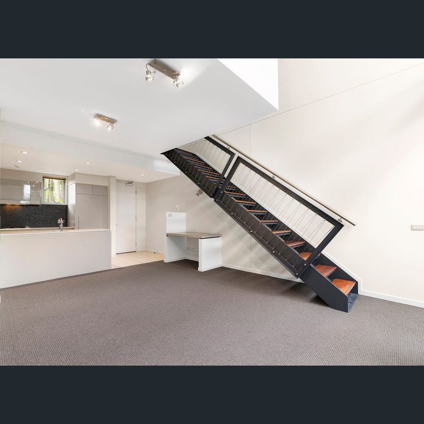 SENSATIONAL LOFT APARTMENT WITH COURTYARD - Photo 1