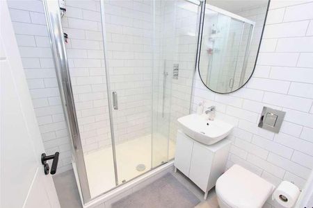 London Road, Hadleigh, Benfleet, Essex, SS7 - Photo 2