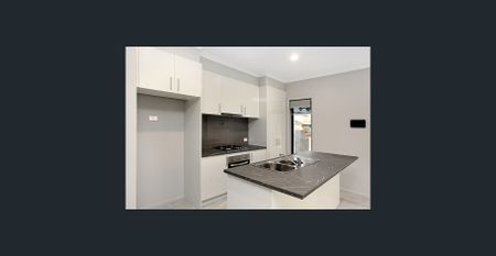 Modern Three Bedroom Townhouse in Altona North - Photo 3