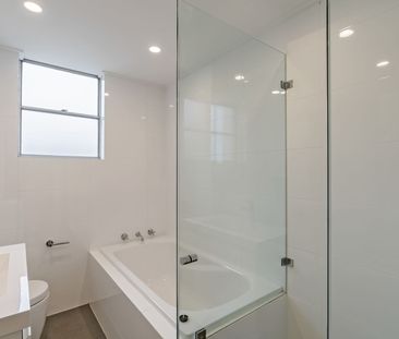 MODERN TWO BEDROOM APARTMENT - Photo 4