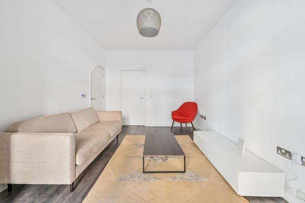 3 bedroom flat to rent - Photo 1