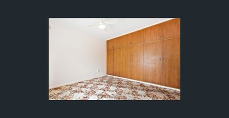 Convenient Family Home - Photo 3