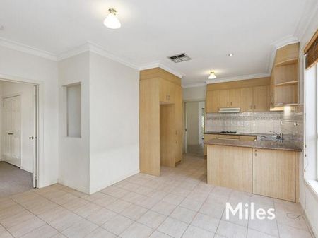 18 Sellars Street, Watsonia - Photo 2