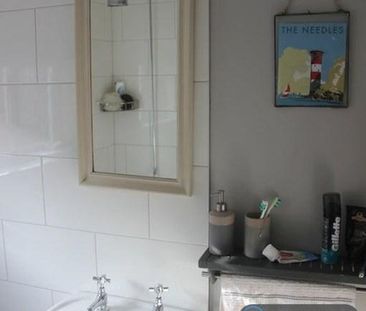 1 bedroom in a flat share to rent - Photo 6