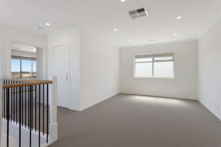 9 Squadron Road, Point Cook VIC, Belconnen - Photo 2