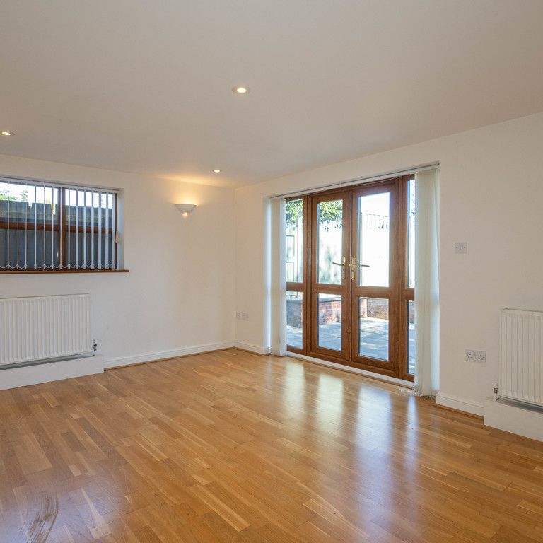2 bedroom semi-detached to let - Photo 1
