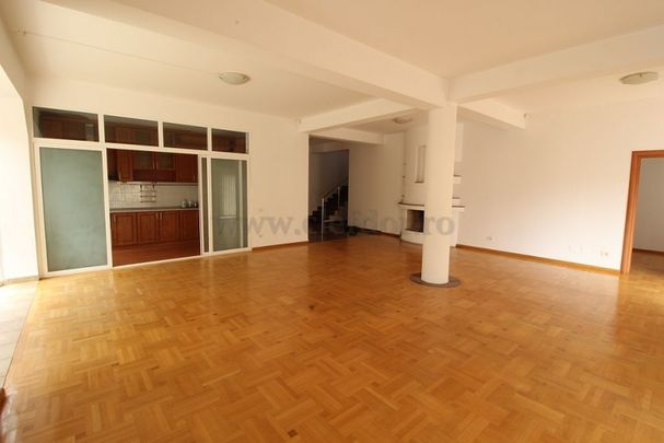 Villa with Swimming Pool on Iancu Nicolae area - Fotografie 1