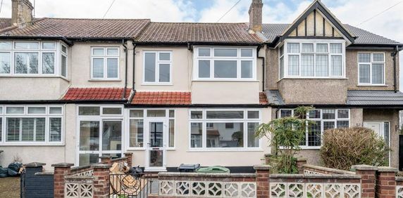 3 bedroom semi-detached house to rent - Photo 2