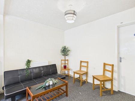 3 bedroom flat to rent - Photo 2