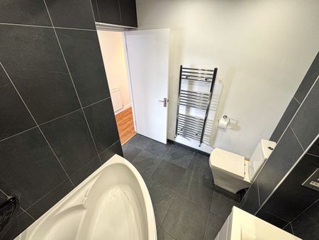 2 Bed Flat, Parkdale, N11 - Photo 2