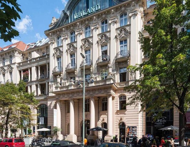 Großzügige Altbauwohnung im Uhlandschloss mit klassischem Charme - Photo 1