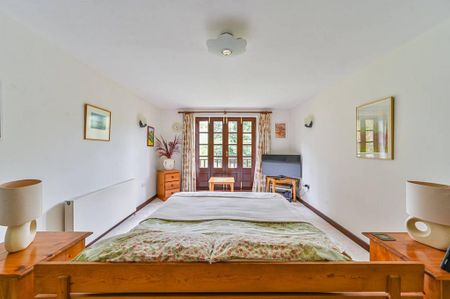 5 bedroom semi-detached house to rent - Photo 5
