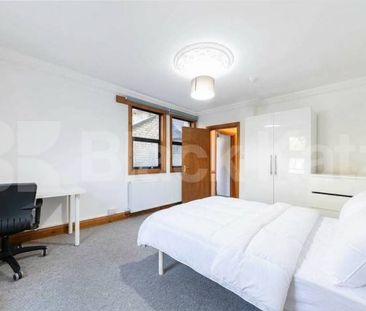 A well-presented two-bedroom apartment to rent on Finchley Road, NW3, available now - Photo 4