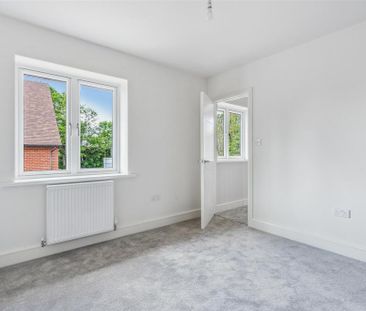 4 bedroom detached house to rent - Photo 6