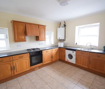 3 bedroom apartment to rent - Photo 4