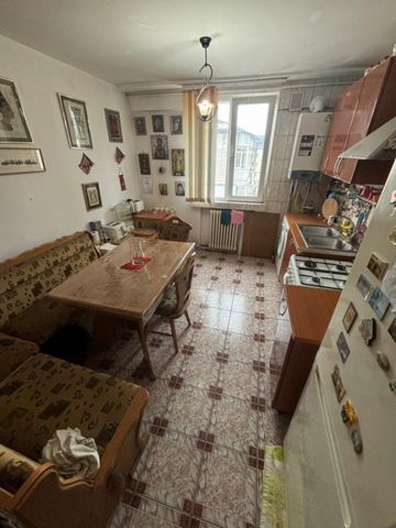 De închiriat apartament spațios – zona Precista - Fotografie 4