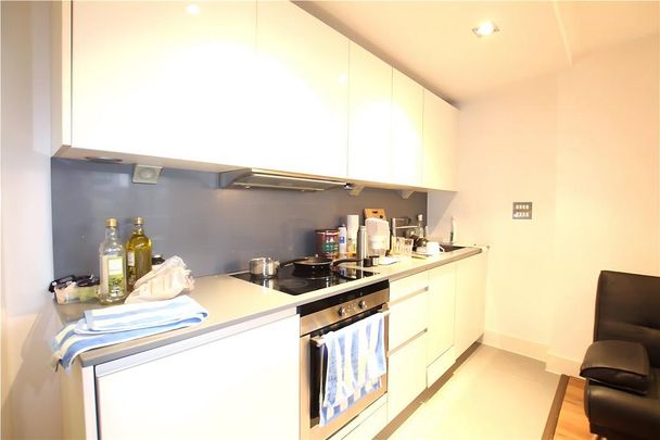 Studio to rent - Photo 1