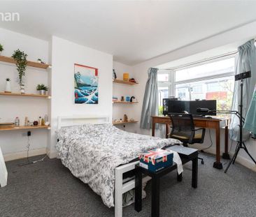 4 bedroom end of terrace house to rent - Photo 1