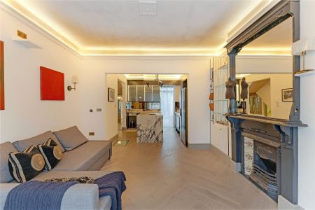 Rosenau Road, London, SW11 flat to rent - Photo 2