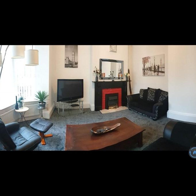 1 bedroom in a house share to rent - Photo 1