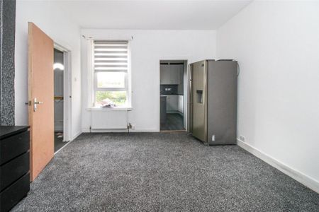 3 bedroom flat to rent - Photo 3