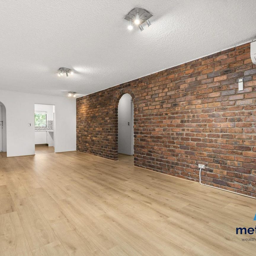 SPACIOUS, MODERN AND A WALK TO EVERYTHING - Photo 1