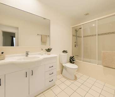 Spacious 1-Bed Unit - Photo 4