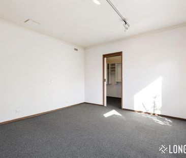 Stylishly Refreshed Home in Quiet Court Location! - Photo 2