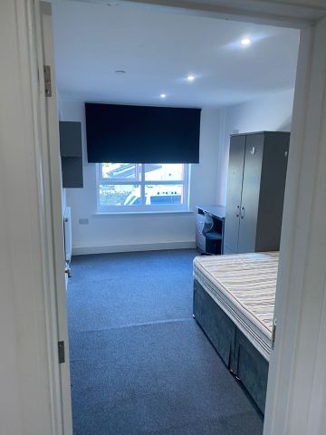 2 Bed Flat, Fishponds, BS16 - Photo 2