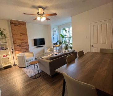 For Lease - 2- 244 Bathurst Street, Toronto, Ontario - Photo 1