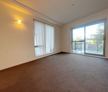 Spacious 2 bedroom apartment next to St Lukes mall - Photo 1