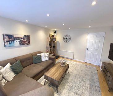 Price £2,595 pcm - Available 17/07/2026 - Part Furnished - Photo 3